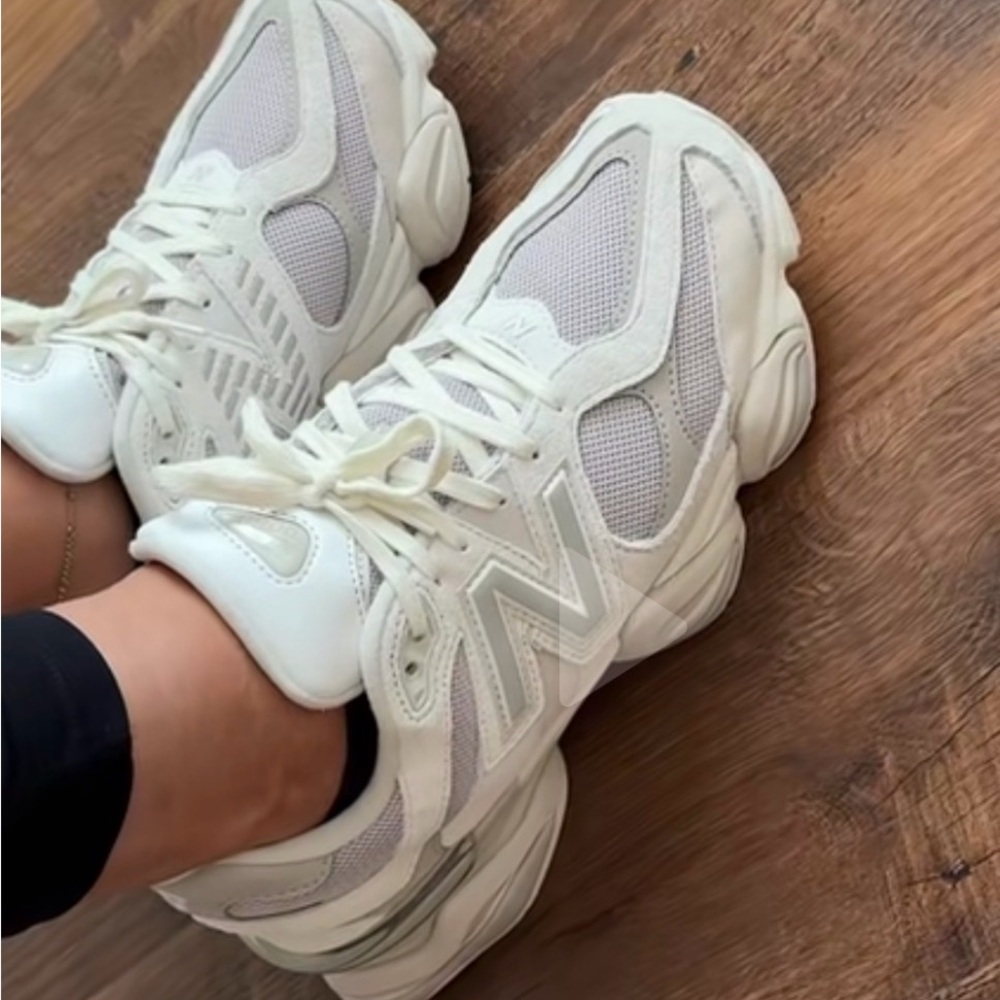 New Balance 9060 Cream and Gray Athletic Shoes Womens 7.5/Mens 6 - Picture 7 of 8